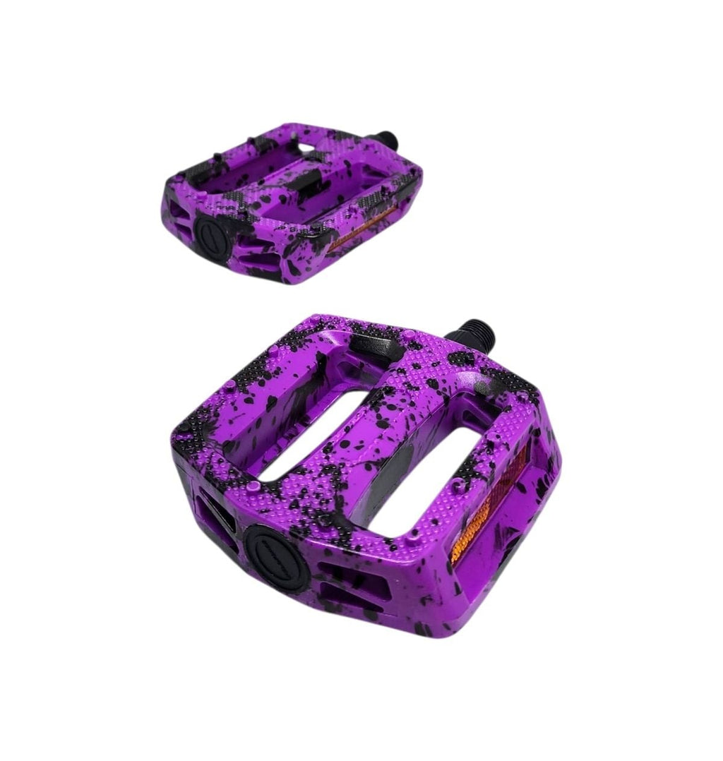 PEDAL PLATAFORMA 9/16 EM NYLON ESFERADO CAMUFLADO COM REFLETOR PRETO/ROXO