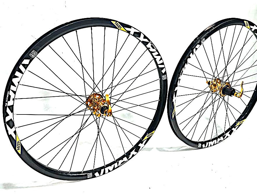 PAR RODAS VMAXX 26 CUBOS GTA BARULHENTO K7-8-9-10-11V PRETO/DOURADO