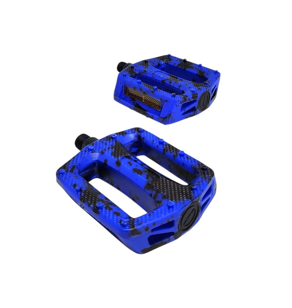 PEDAL PLATAFORMA 9/16 EM NYLON ESFERADO CAMUFLADO COM REFLETOR PRETO/AZUL