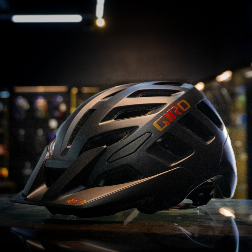 Capacete Giro Radix Mips.