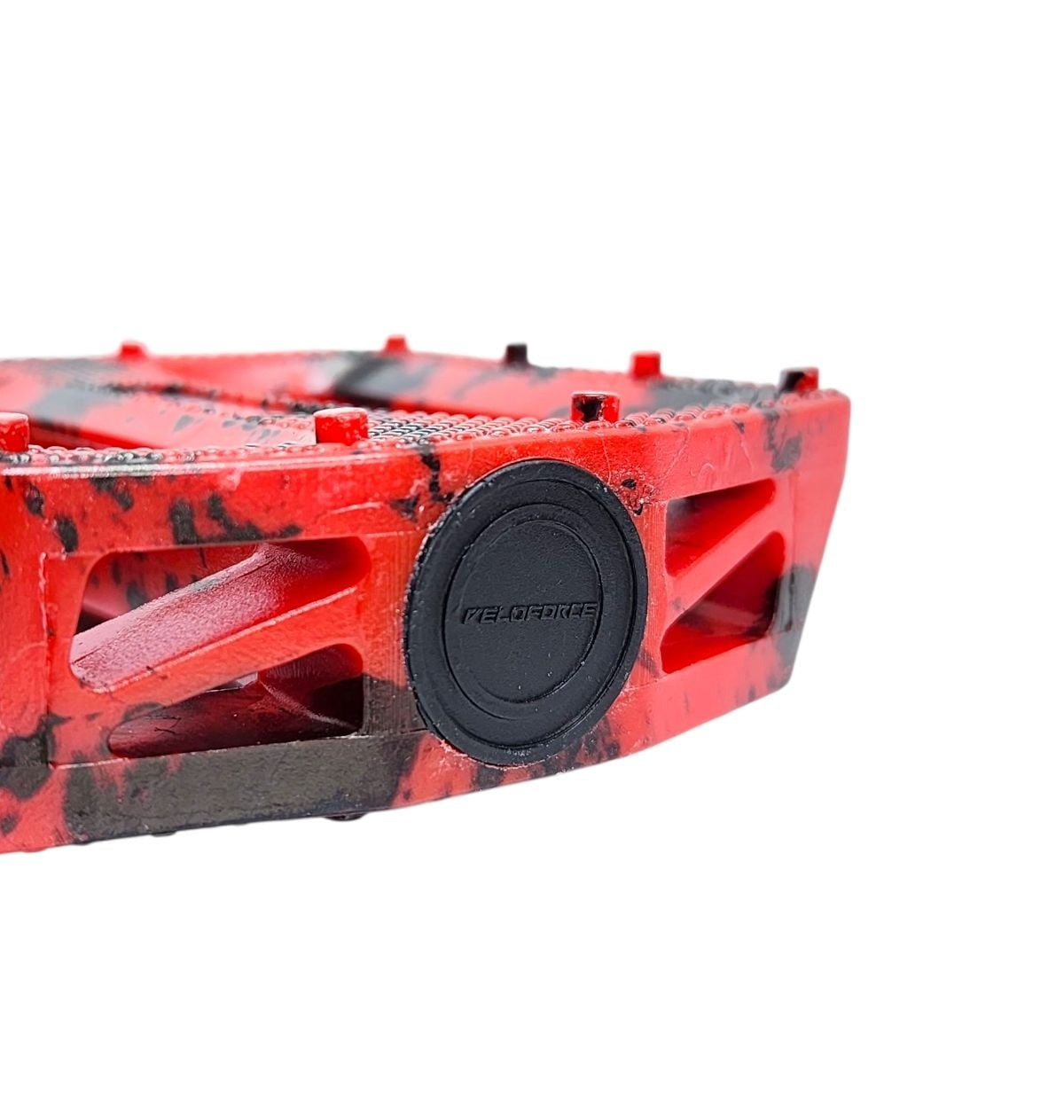 PEDAL PLATAFORMA 9/16 EM NYLON ESFERADO CAMUFLADO COM REFLETOR PRETO/VERMELHO