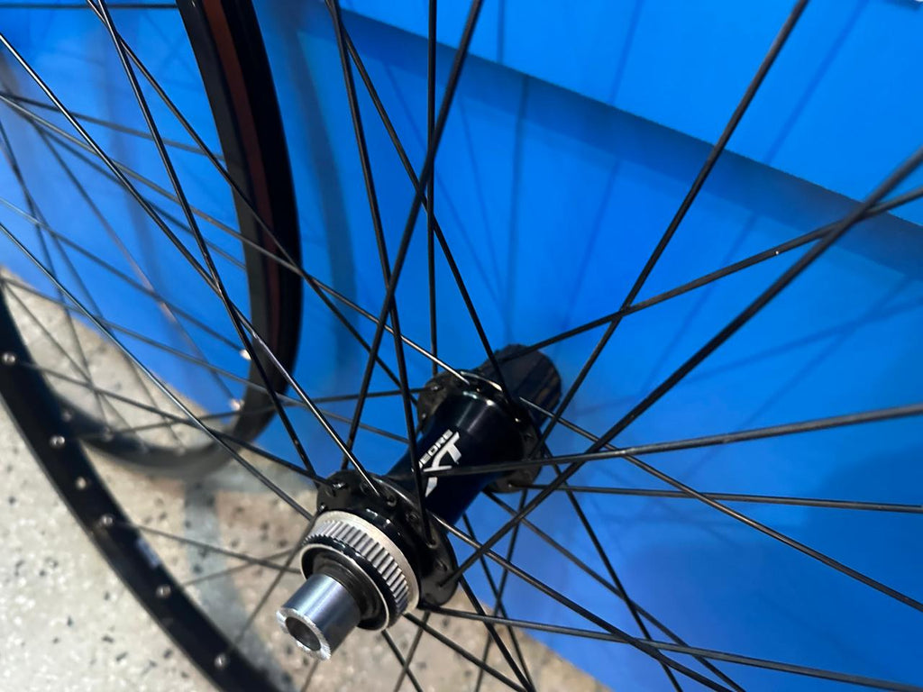 RODAS 29 C/ CUBOS SHIMANO XT M8100 BOOST D 15X110 T 12X148 AROS PAREDE DUPLA USADOS SHOWROOM