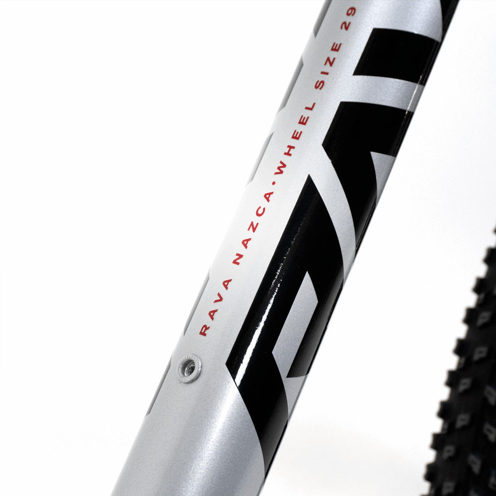 BICICLETA 29 RAVA NAZCASHIMANO DEORE 12V BOOST SUNTOUR CINZA/BRANCO M-17