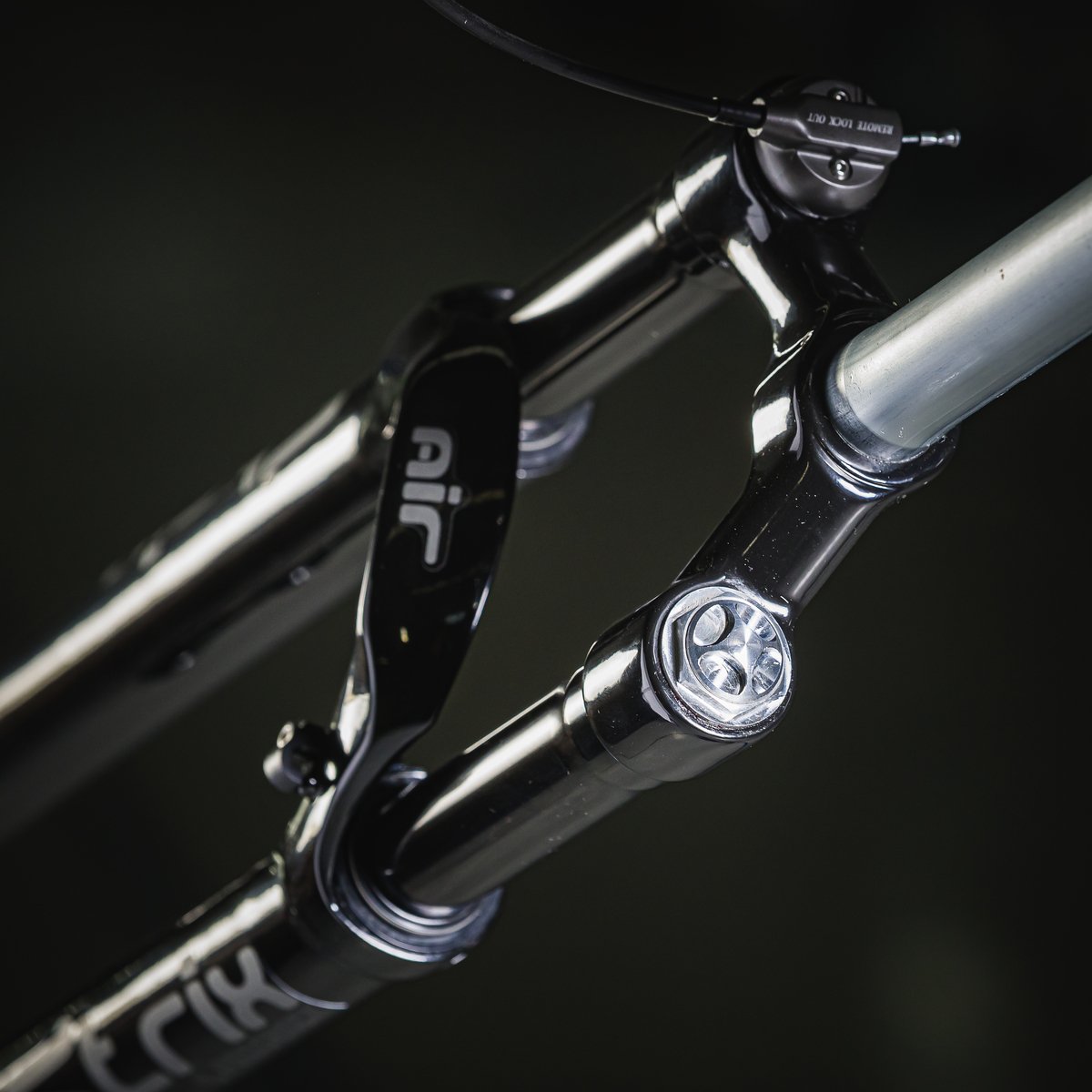 SUSPENSÃO 29 PROSHOCK STRIX AIR TRAVA NO GUIDAO