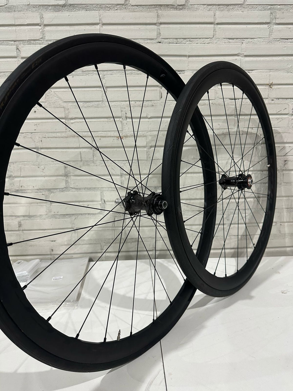 RODAS 700 FULCRUM RACING 4 ALUMINIO TUBELESS DISC XD SRAM 12X100 / 12X142 USADA SHOWROOM