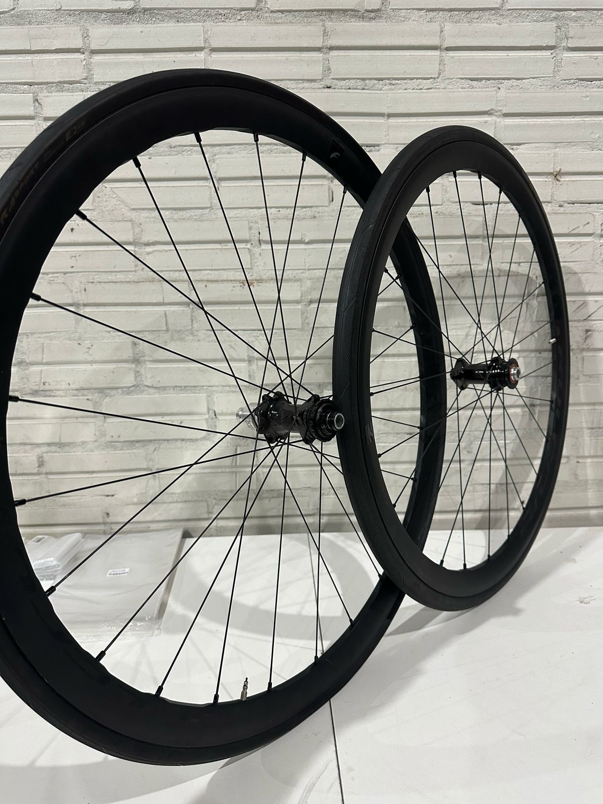 RODAS 700 FULCRUM RACING 4 ALUMINIO TUBELESS DISC XD SRAM 12X100 / 12X142 USADA SHOWROOM