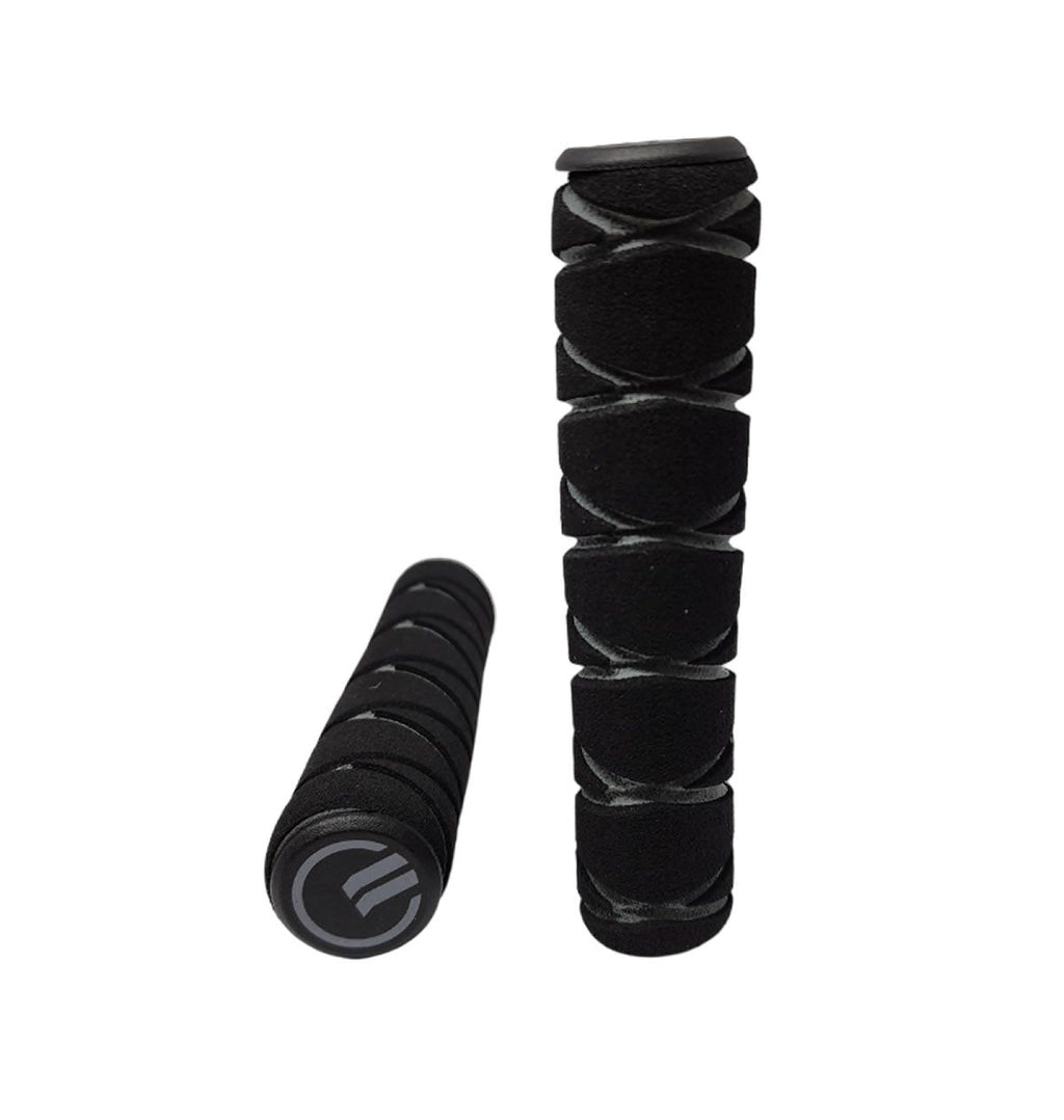 MANOPLA ELLEVEN MTB ESPUMA PLUG COM RELEVO 130MM - PRETO/CINZA