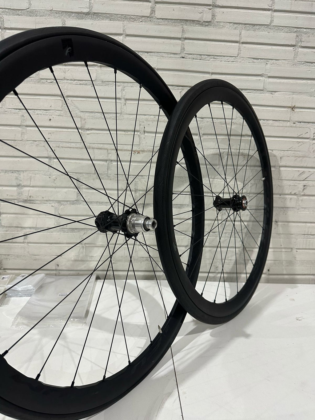 RODAS 700 FULCRUM RACING 4 ALUMINIO TUBELESS DISC XD SRAM 12X100 / 12X142 USADA SHOWROOM