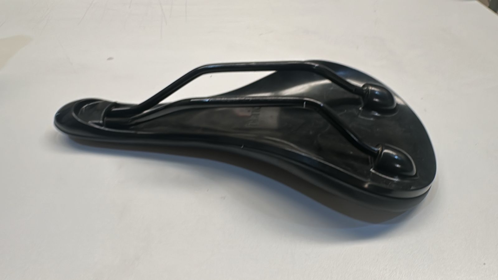 SELIM CANNONDALE FABRIC SHADOW 142MM RETIRADO DE BIKE NOVA