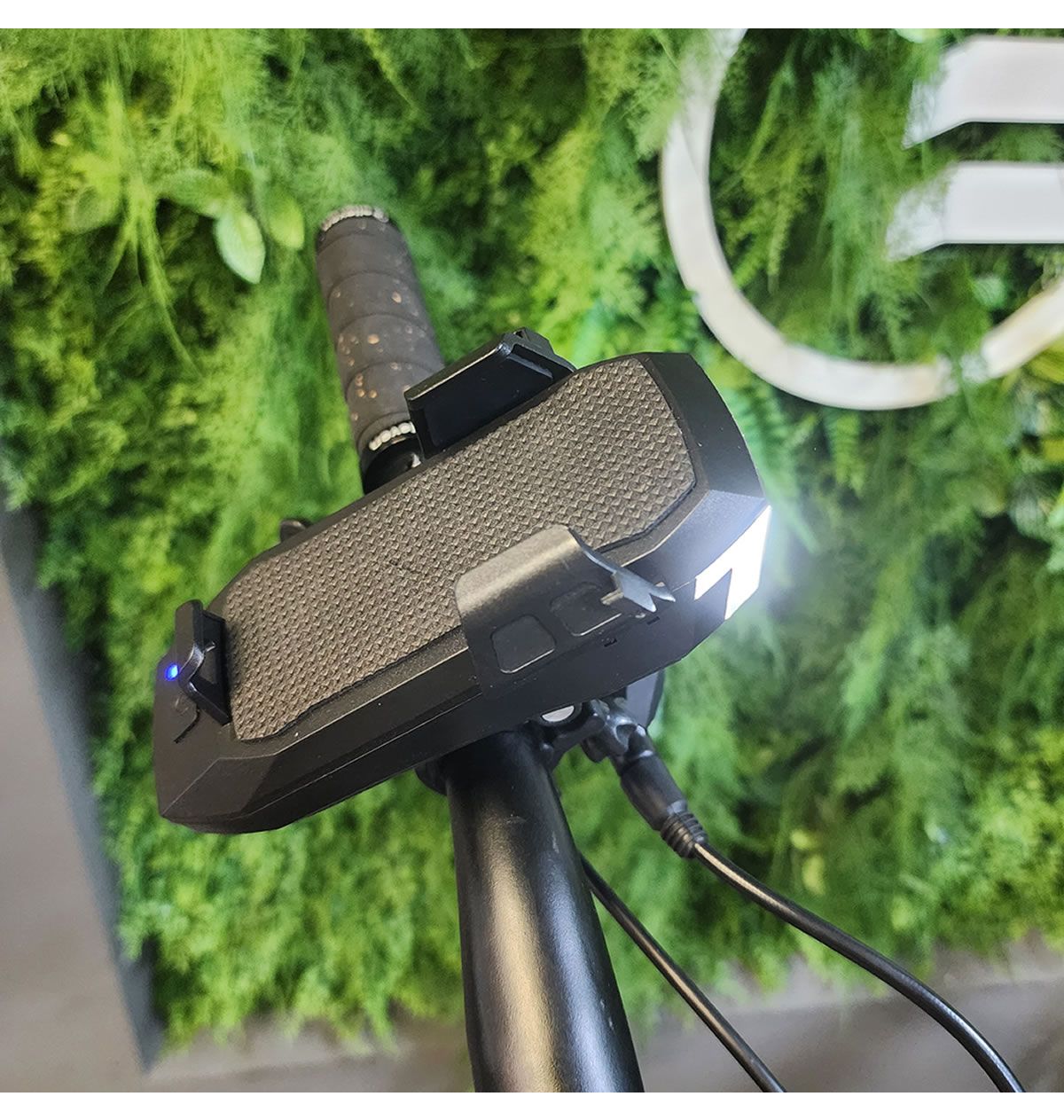 Suporte Elleven 4 em 1 para Celular com Farol, Buzina e Power Bank - Preto