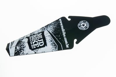 PARALAMA MUDBIKE TRASEIRO PLASTICO P/ SELIM PRETO/BRANCO