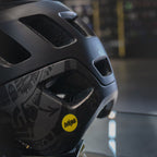 Capacete Giro Radix Mips.