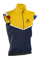COLETE CORTA VENTO LE COQ SPORTIF CLIPPING AZUL/AMARELO - P