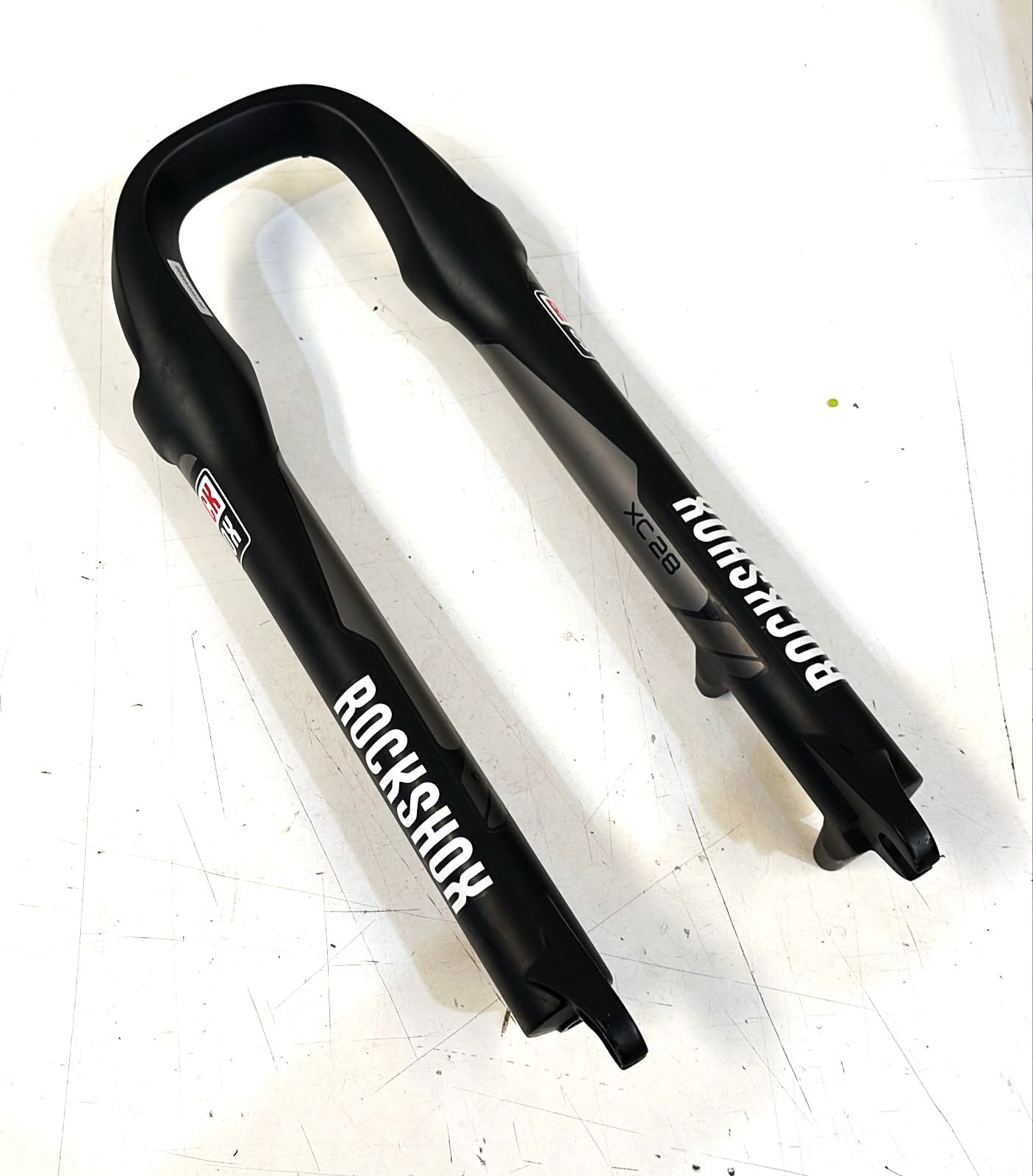 Monolite De Garfo Susp. Rock Shox Xc28 P/ Aro 26 Curso 100mm - Preto