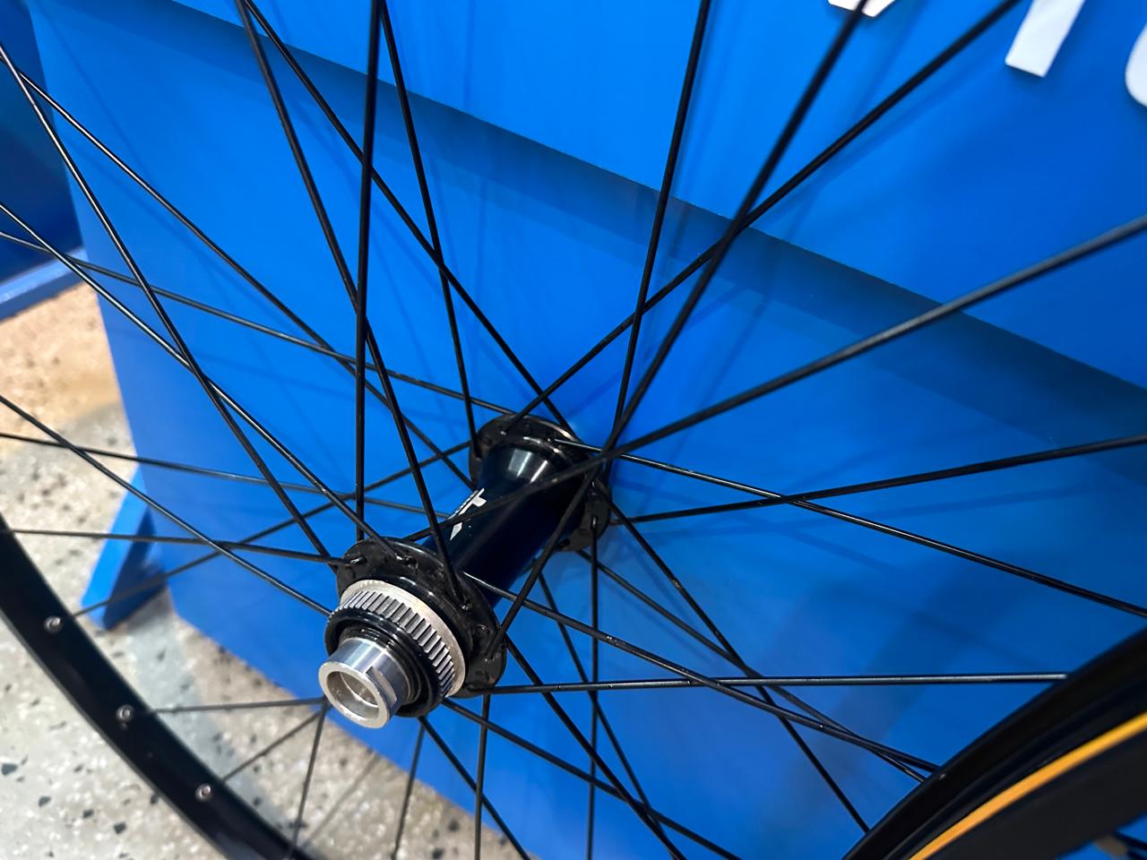 RODAS 29 C/ CUBOS SHIMANO XT M8100 BOOST D 15X110 T 12X148 AROS PAREDE DUPLA USADOS SHOWROOM