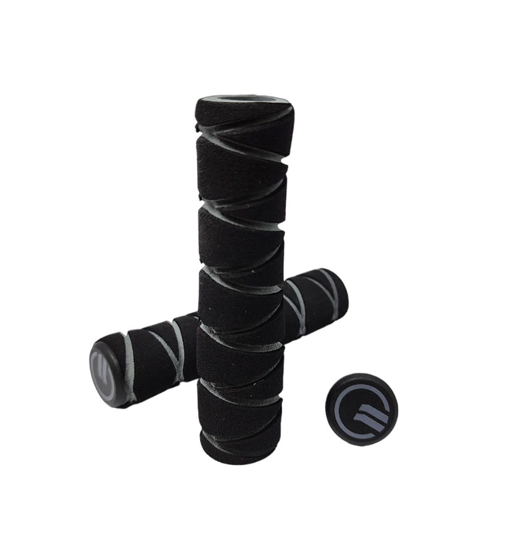 MANOPLA ELLEVEN MTB ESPUMA PLUG COM RELEVO 130MM - PRETO/CINZA