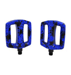 PEDAL PLATAFORMA 9/16 EM NYLON ESFERADO CAMUFLADO COM REFLETOR PRETO/AZUL