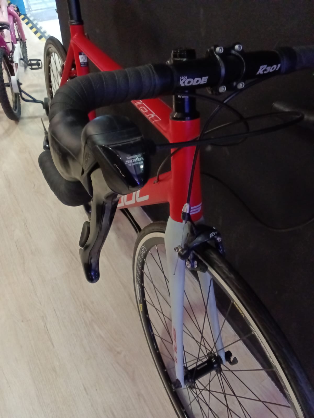 BICICLETA 700 SOUL 3R1 SHIMANO SORA 18V VERMELHO/BRANCO TAM 56