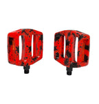 PEDAL PLATAFORMA 9/16 EM NYLON ESFERADO CAMUFLADO COM REFLETOR PRETO/VERMELHO