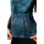 CAMISA CICLISMO FREE FORCE BASIC FEMININA MANGA LONGA CARE - PRETO/AZUL/PINK - M