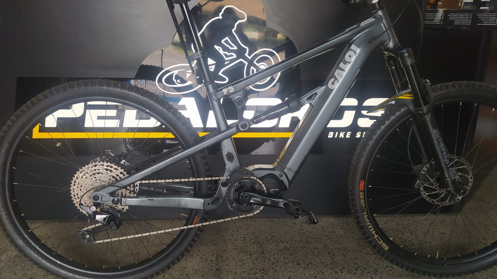 BICICLETA 29 CALOI E VIBE FS ELETRICA SHIMANO DEORE  USADA C/ BATERIA NOVA TAMANHO M - 17
