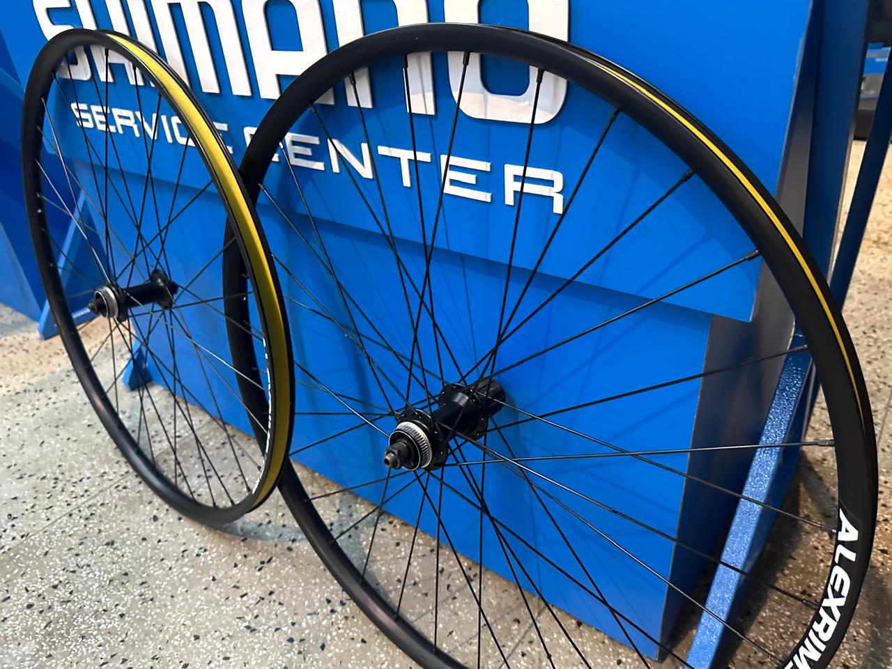 RODAS 27.5 C/ CUBOS SHIMANO RM35 AROS ALEX RIMS MD19 PAREDE DUPLA SHOWROOM MOSTRUARIO
