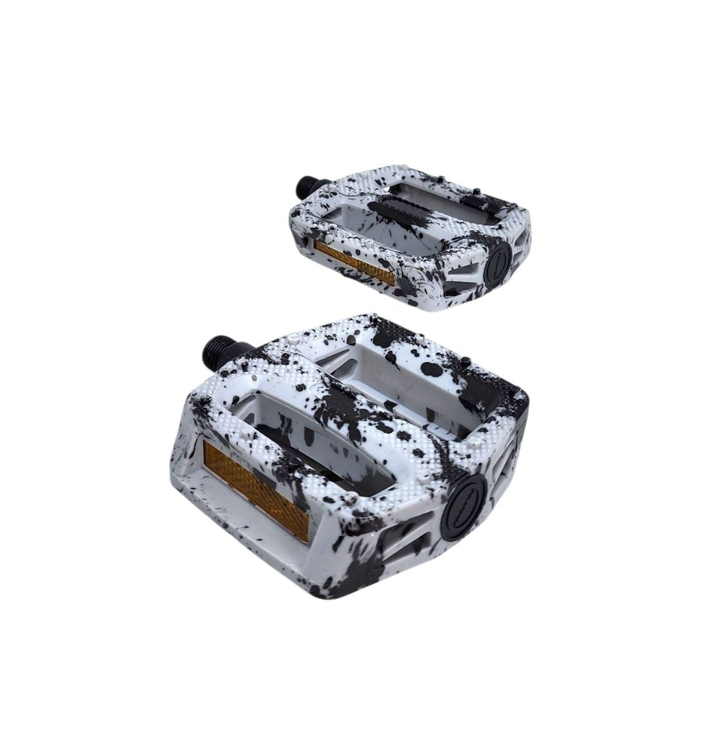 PEDAL PLATAFORMA 9/16 EM NYLON ESFERADO CAMUFLADO COM REFLETOR PRETO/CINZA