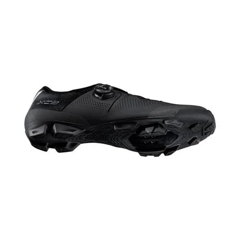 Sapatilha Shimano SH-XC302 MTB preta – vista do solado e lateral