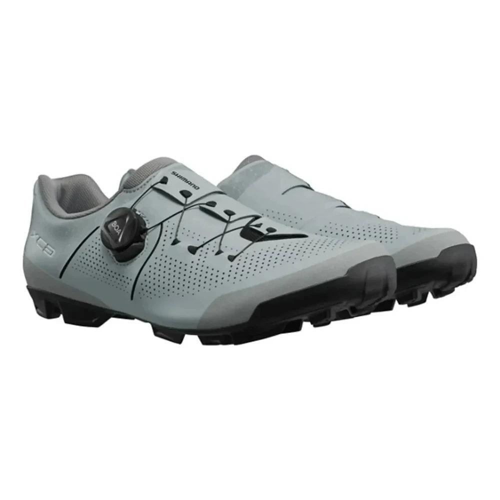 Sapatilha Shimano SH-XC302 MTB cinza – perspectiva frontal do par