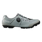 Sapatilha Shimano SH-XC302 MTB cinza – vista lateral com fechamento BOA