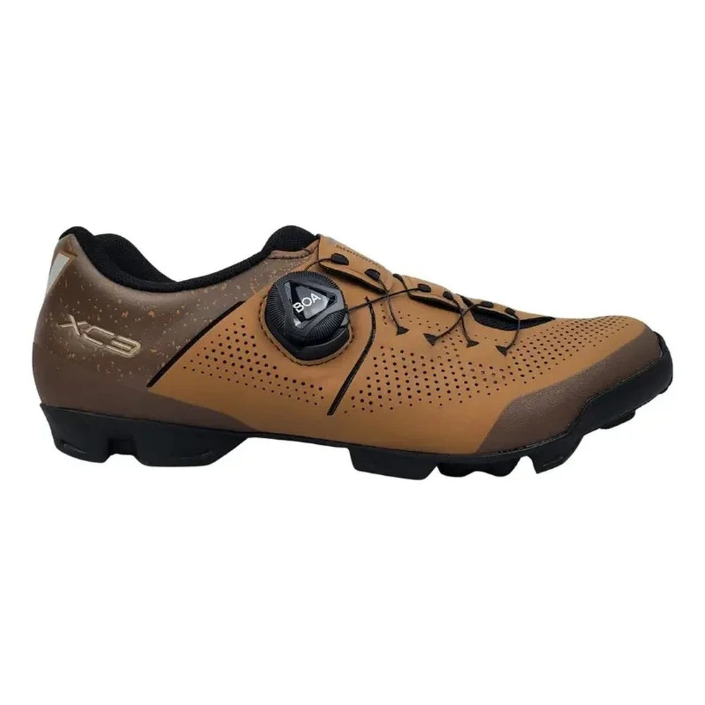 Sapatilha Shimano SH-XC302 MTB marrom – vista lateral com fechamento BOA